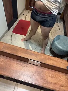 Snapshot of versatile_guy01 chatting on March 21, 10:31 am versatile guy01 online show from March 21, 10:31 am