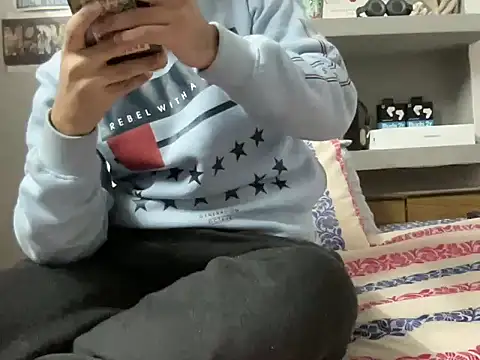 Snapshot of SissyAyush chatting on December 1, 8:09 pm SissyAyush online show from December 1, 8:09 pm