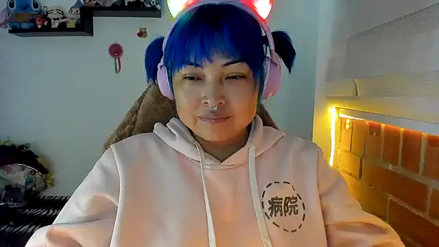 Shaddycute  online show from October 21, 10:10 pm