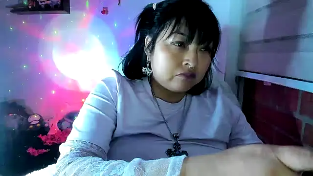 Snapshot of Shaddycute_ chatting on June 28, 1:33 am Shaddycute online show from June 28, 1:33 am
