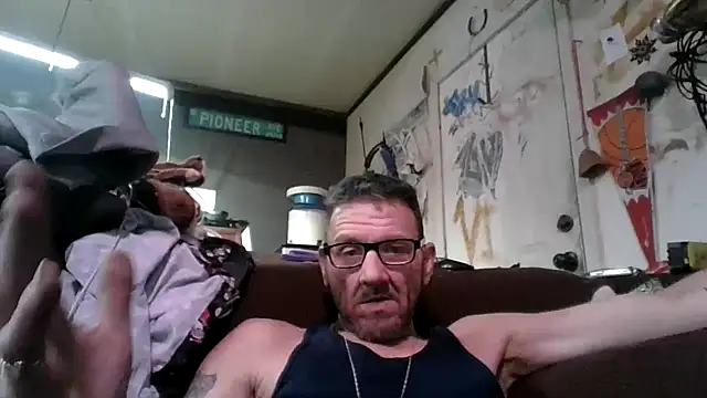 Snapshot of gettinit2wice chatting on October 22, 12:49 pm gettinit2wice online show from October 22, 12:49 pm