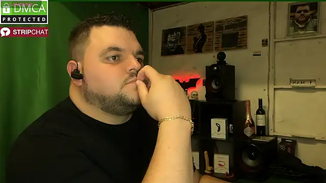 Snapshot of Mikey-HH chatting on December 9, 10:43 am Mikey-HH online show from December 9, 10:43 am