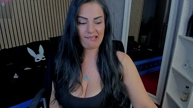 Snapshot of MistressMeghan chatting on July 13, 11:35 am MistressMeghan online show from July 13, 11:35 am