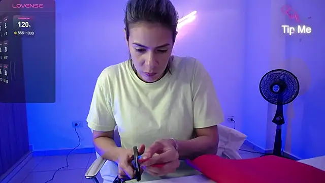 Snapshot of candydowson1 chatting on December 9, 9:37 pm candydowson1 online show from December 9, 9:37 pm