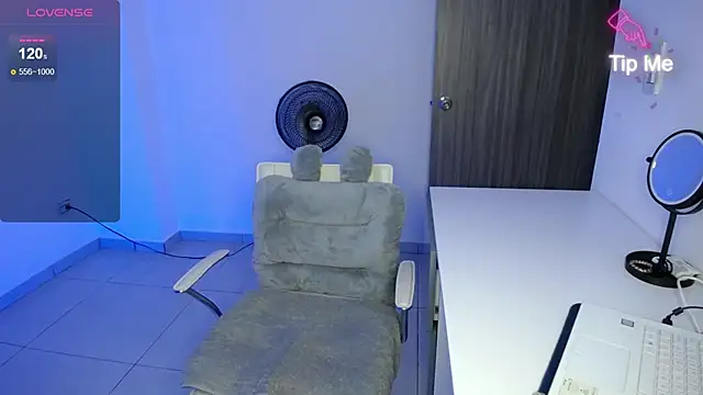 Snapshot of candydowson1 chatting on January 11, 10:51 pm candydowson1 online show from January 11, 10:51 pm