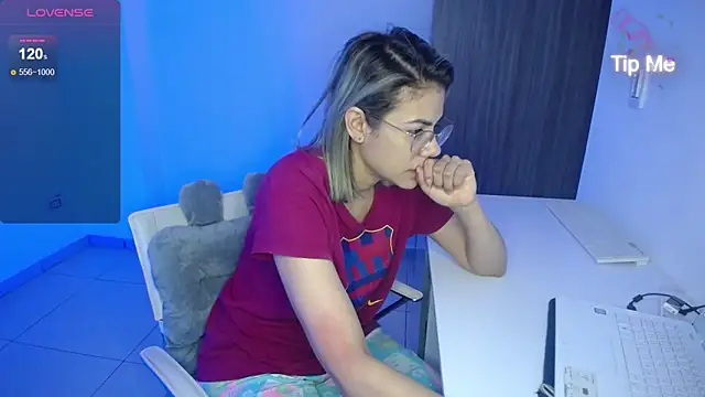 Snapshot of candydowson1 chatting on January 13, 12:24 pm candydowson1 online show from January 13, 12:24 pm