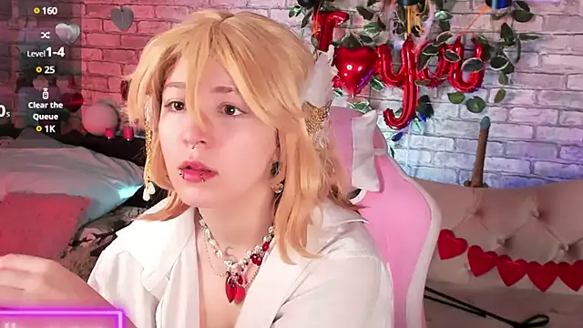 Alex Howell online show from February 8, 8:42 pm