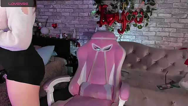 Alex Howell online show from March 12, 4:19 am