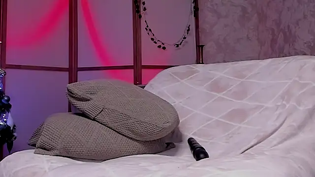 Devilina V online show from December 28, 11:30 am