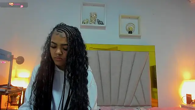 Snapshot of vahiolet_fuentes chatting on December 4, 3:04 am vahiolet fuentes online show from December 4, 3:04 am