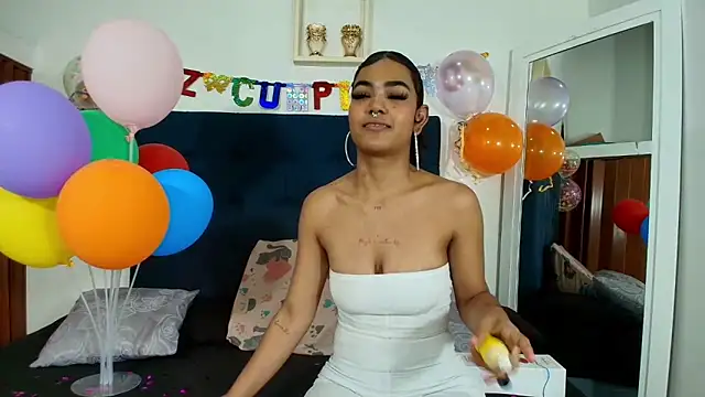 Snapshot of vahiolet_fuentes chatting on March 20, 3:02 am vahiolet fuentes online show from March 20, 3:02 am