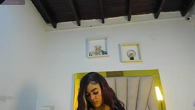 Snapshot of vahiolet_fuentes chatting on March 21, 3:00 am vahiolet fuentes online show from March 21, 3:00 am