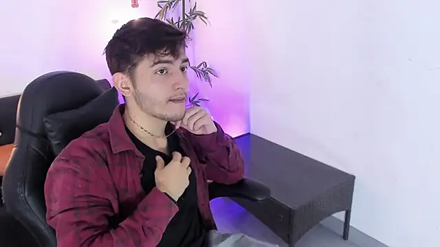 Snapshot of DiegoRogue_ chatting on December 11, 12:34 pm DiegoRogue online show from December 11, 12:34 pm