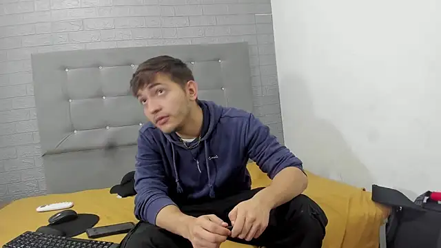 Snapshot of DiegoRogue_ chatting on December 13, 1:12 pm DiegoRogue online show from December 13, 1:12 pm