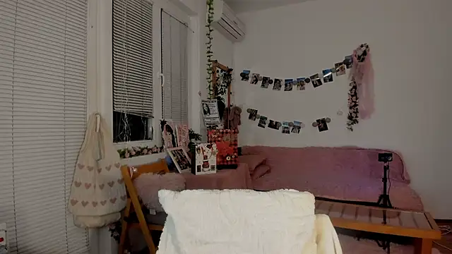 Snapshot of Jenny_darling_love chatting on December 28, 6:18 pm Jenny darling love online show from December 28, 6:18 pm