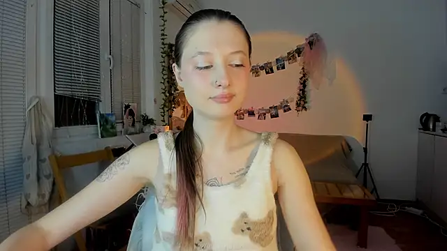 Snapshot of Jenny_darling_love chatting on February 25, 7:47 pm Jenny darling love online show from February 25, 7:47 pm