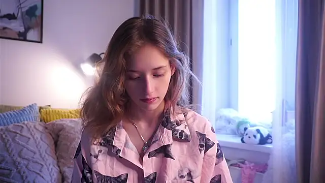 EdlinHargus online show from November 1, 5:53 am