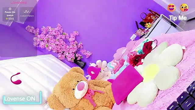 Catt Alexxa online show from October 4, 9:40 am