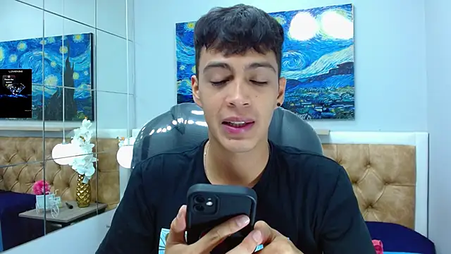 Snapshot of SkinnyBoy_ chatting on October 13, 12:27 pm SkinnyBoy online show from October 13, 12:27 pm