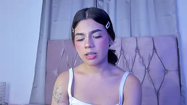 Snapshot of Ashley_piinkk_ chatting on February 2, 8:02 am Ashley piinkk  online show from February 2, 8:02 am