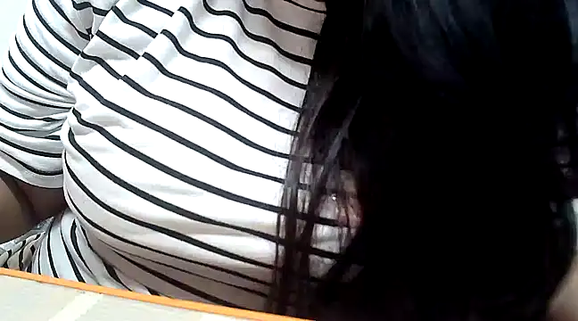 hot pavitra online show from December 5, 6:33 pm