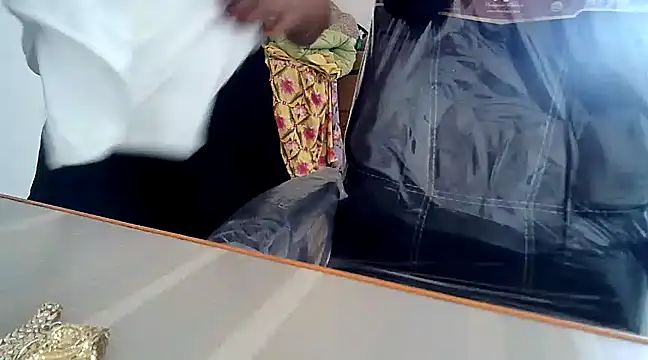 hot pavitra online show from December 9, 7:17 am