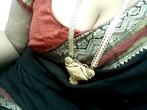 hot pavitra online show from January 11, 5:40 pm