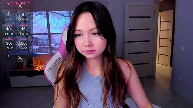 Fluffy Rose online show from December 3, 2:48 pm