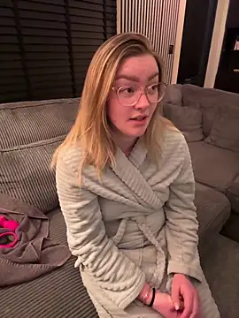 xX HotCouple Xx online show from December 16, 10:04 pm