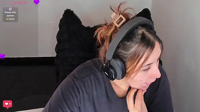 bonnie moon  online show from February 12, 7:42 pm