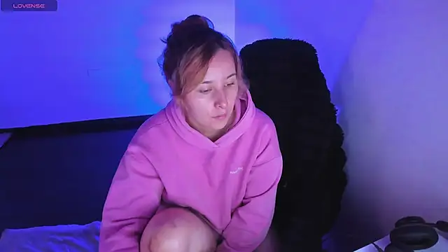 bonnie moon  online show from March 23, 6:01 pm