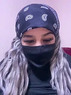Snapshot of mari_layali chatting on December 14, 11:12 pm mari layali online show from December 14, 11:12 pm