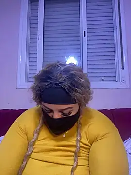 Snapshot of mari_layali chatting on December 23, 2:56 am mari layali online show from December 23, 2:56 am