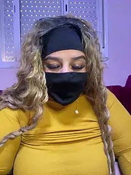 Snapshot of mari_layali chatting on December 23, 9:05 am mari layali online show from December 23, 9:05 am