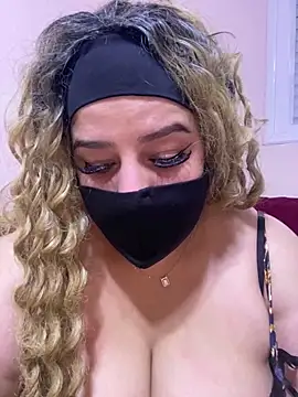 Snapshot of mari_layali chatting on January 6, 8:07 pm mari layali online show from January 6, 8:07 pm