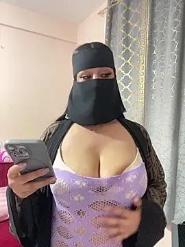 Snapshot of mari_layali chatting on April 29, 11:33 pm mari layali online show from April 29, 11:33 pm