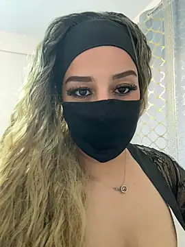 Snapshot of mari_layali chatting on May 1, 6:34 pm mari layali online show from May 1, 6:34 pm