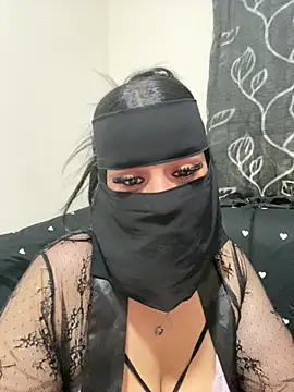 Snapshot of mari_layali chatting on July 16, 10:38 pm mari layali online show from July 16, 10:38 pm