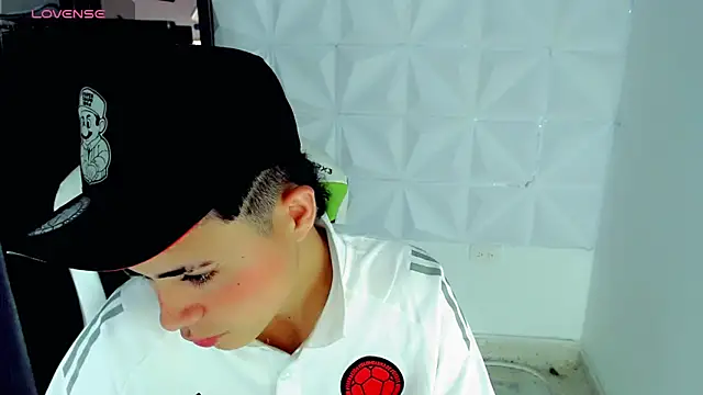 Snapshot of bby_santi chatting on December 6, 4:28 pm bby santi online show from December 6, 4:28 pm