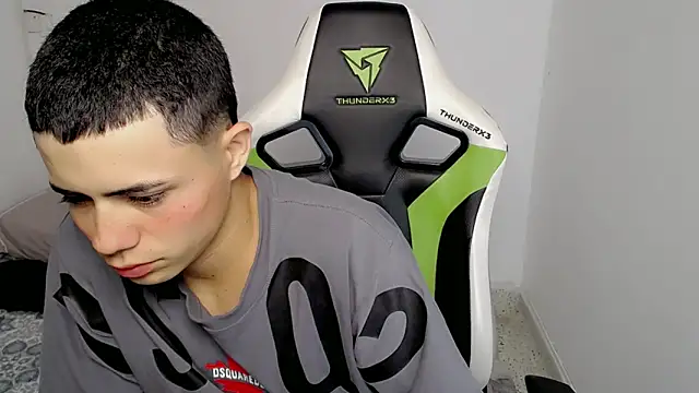 Snapshot of bby_santi chatting on March 10, 4:57 pm bby santi online show from March 10, 4:57 pm