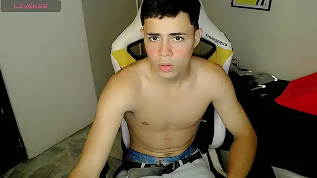 Snapshot of bby_santi chatting on September 23, 2:42 pm bby santi online show from September 23, 2:42 pm