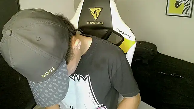 Snapshot of bby_santi chatting on October 15, 2:06 pm bby santi online show from October 15, 2:06 pm