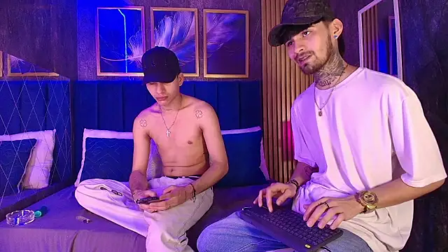 Snapshot of Brutal_Sex_Fucking chatting on January 17, 9:51 pm Brutal Sex Fucking online show from January 17, 9:51 pm