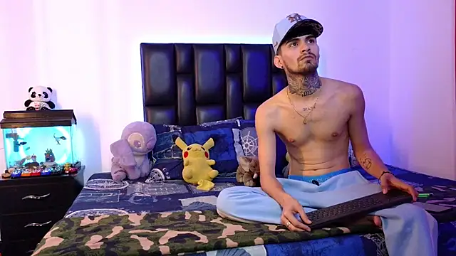 Snapshot of Brutal_Sex_Fucking chatting on February 2, 10:52 pm Brutal Sex Fucking online show from February 2, 10:52 pm