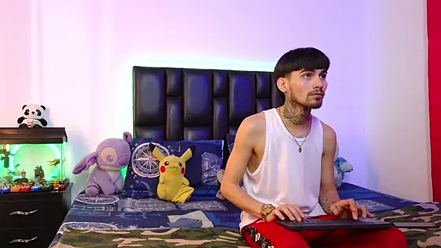 Snapshot of Brutal_Sex_Fucking chatting on February 3, 9:31 pm Brutal Sex Fucking online show from February 3, 9:31 pm