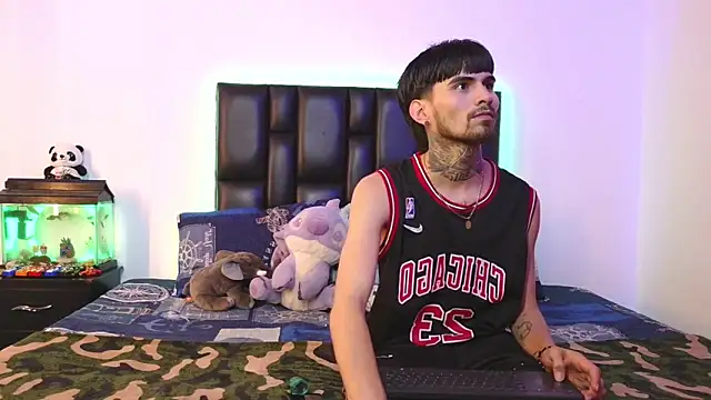 Snapshot of Brutal_Sex_Fucking chatting on February 5, 9:41 pm Brutal Sex Fucking online show from February 5, 9:41 pm