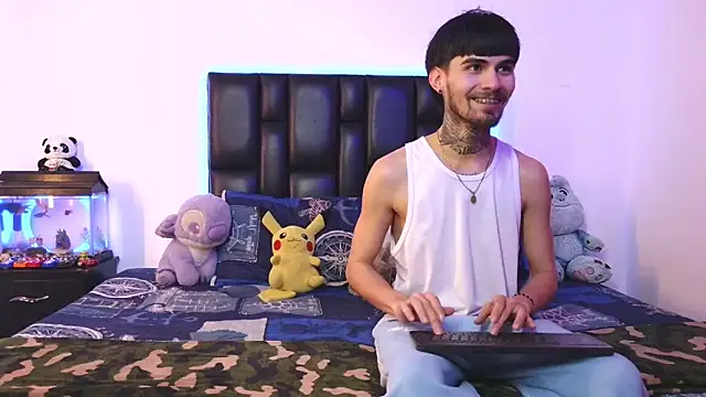 Snapshot of Brutal_Sex_Fucking chatting on February 6, 9:29 pm Brutal Sex Fucking online show from February 6, 9:29 pm