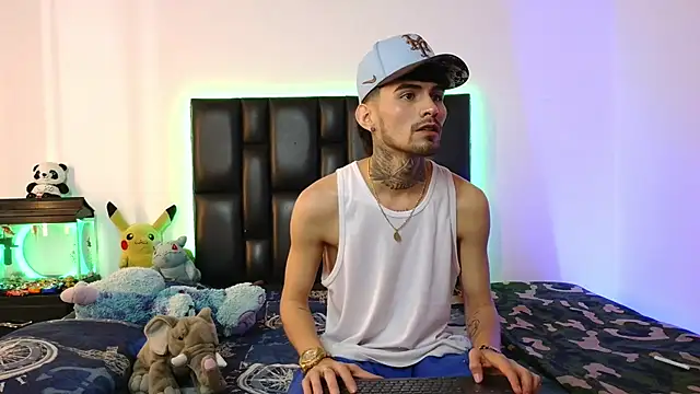 Snapshot of Brutal_Sex_Fucking chatting on February 23, 9:12 pm Brutal Sex Fucking online show from February 23, 9:12 pm