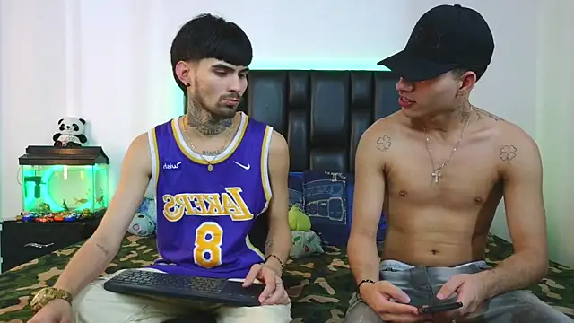 Snapshot of Brutal_Sex_Fucking chatting on February 28, 8:43 pm Brutal Sex Fucking online show from February 28, 8:43 pm