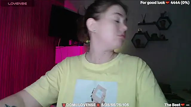 SuchCute online show from April 4, 2:03 pm